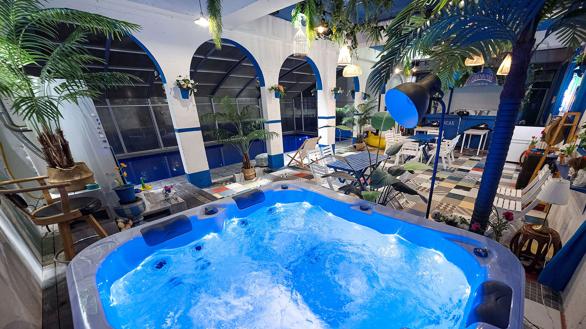 가평 라스블랑카스의 사계절 실내 온수풀 '시레나풀' 풍경