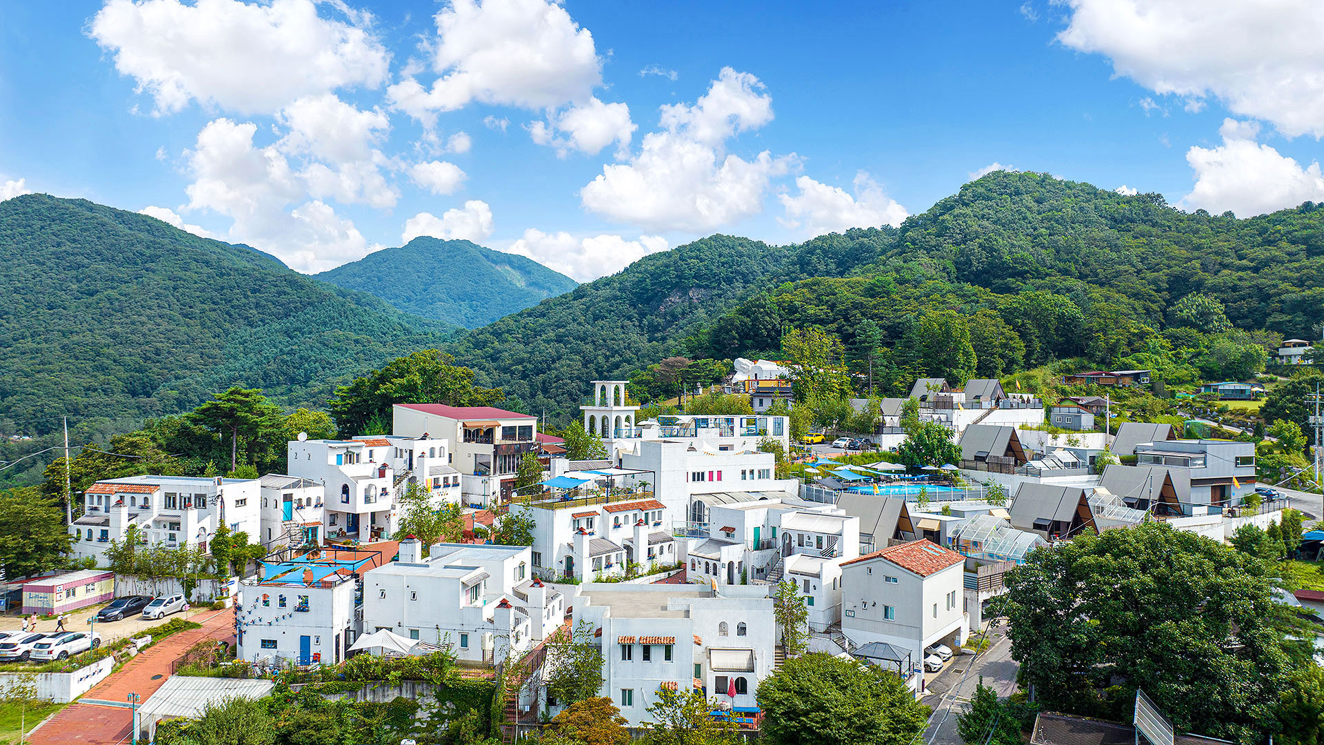 라스블랑카스 스페인 마을 전경 — 다양한 객실이 모여 있는 리조트
